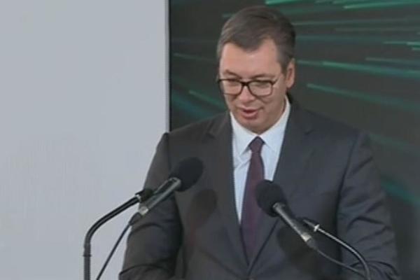 OGLASIO SE PREDSEDNIK VUČIĆ: Poštujem stav SPC o Kosovu, ali vodimo politiku "pravimo se blesavi"