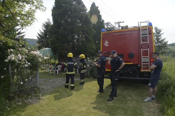 POŽAR NA NEKOLIKO MESTA U OKOLINI NIŠA: Bukti, 3 vatrogasna vozila SMIRIVALO VATRENU STIHIJU (VIDEO)