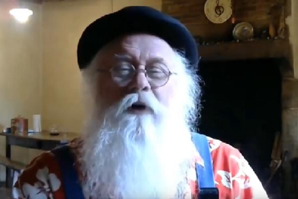 ON JE IZUMEO NEŠTO S ČIM SLOBODNO SMETE DA PUSTITE GOLUBA: Uz ove pilule gasovi će mirisati na čokoladu (VIDEO)