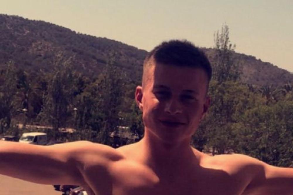 MLADIĆ (18) JE SAM KRENUO NA MORE! Majka mu je dala URNEBESNE savete, i rekla na kom SKRIVENOM MESTU DA SE TETOVIRA