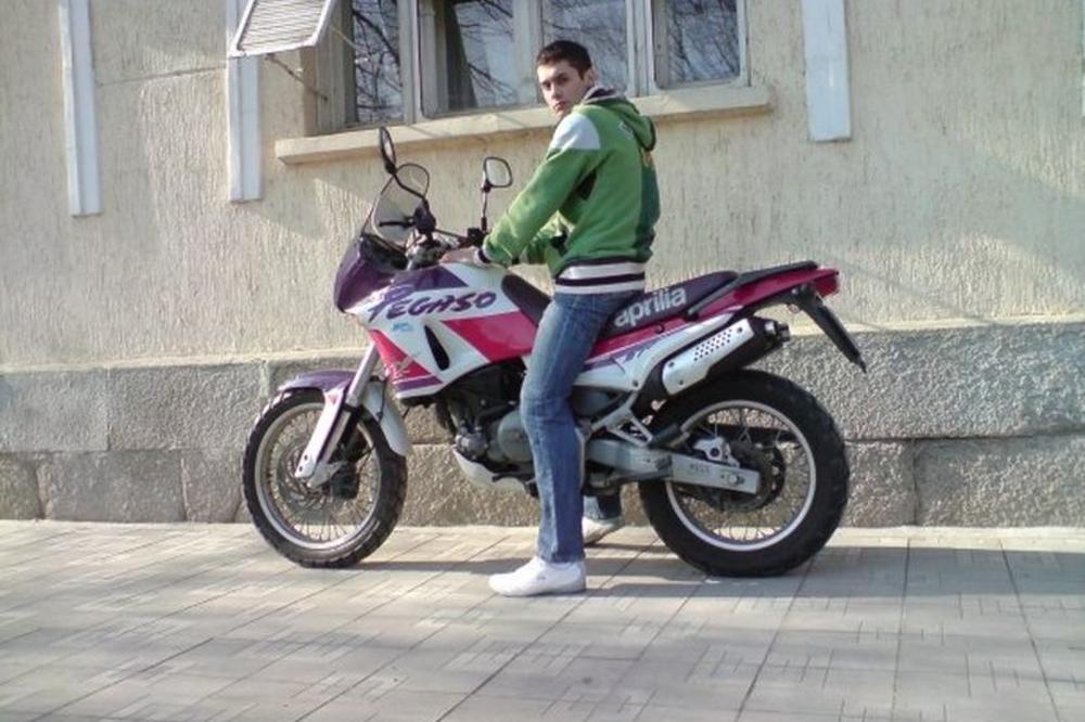 DANIEL JE ŽIVEO ZA MOTORE, PA NA JEDNOM I POGINUO! Stradao je 20 dana pre svadbe brata! (FOTO)