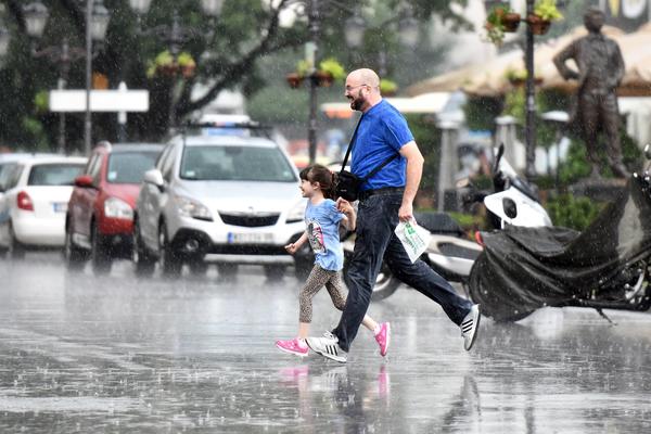 ČOVEK DA NE ZNA KAKO DA SE OBUČE: Danas je jedan od najčudnijih dana u godini!