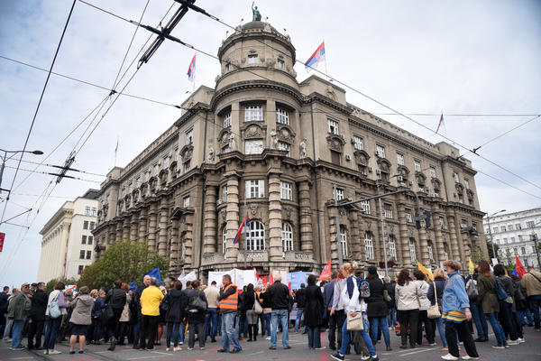 Prosvetari za danas najavili štrajk: Evo kada i gde će se okupiti