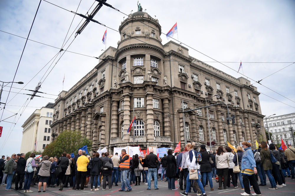 Prosvetari najavili novi protest i obustavu nastave!