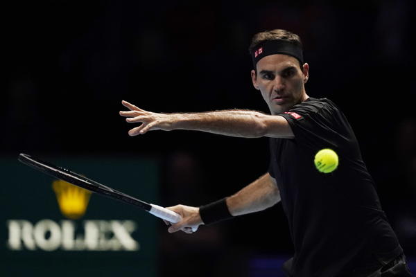 FEDERER DOBIO OVACIJE ZA POBEDU: Nadam se da mi ovo nije poslednji put! Vimbldon? Sad sam dobio meč loptu!