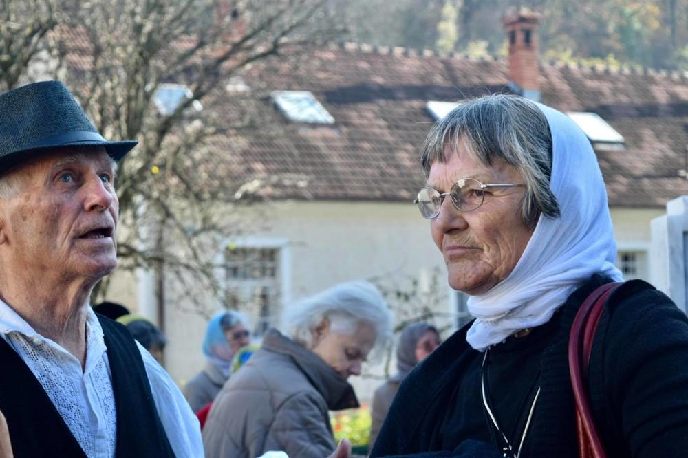 VIDELA SAM SVETOG ILIJU, SVI NEKRŠTENI ĆE ISPAŠTATI! Ova žena je pokušala da prekine pomen patrijarhu Pavlu (VIDEO)