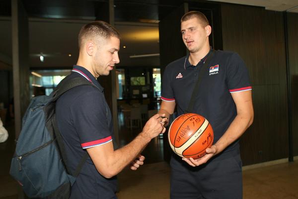 JOVIĆ OTKRIO MALO POZNATU PRIČU IZ REPREZENTACIJE: Maltretirali smo Jokića dok su trajale Olimpijske igre! (VIDEO)