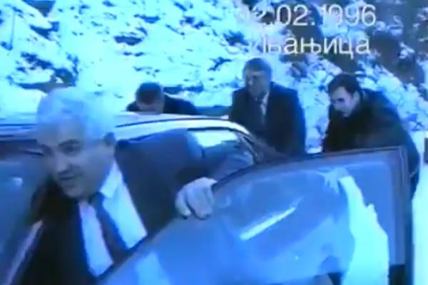 SAD ZNAMO ZAŠTO VUČIĆ OVAKO OPSESIVNO GRADI PUTEVE: Procureo NEVEROVATAN snimak iz 1996! (VIDEO)