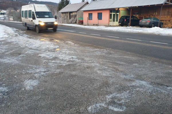 MALTRETIRAJU SRPSKU DECU PO SNEGU I MINUSU! Mališani su uredno platili karte, a sad im NE DAJU DA UĐU U AUTOBUS!