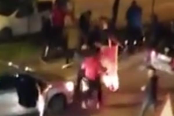 JEZIVE SCENE NASILJA NA ULICAMA PODGORICE! Huligani brutalno pretukli SRBINA koji je pokazao TRI PRSTA! (VIDEO)