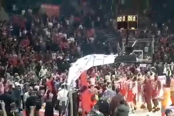 ŠTIMAC U TRANSU LUDUJE: Centar Zvezde u ekstazi posle trijumfa nad Partizanom!