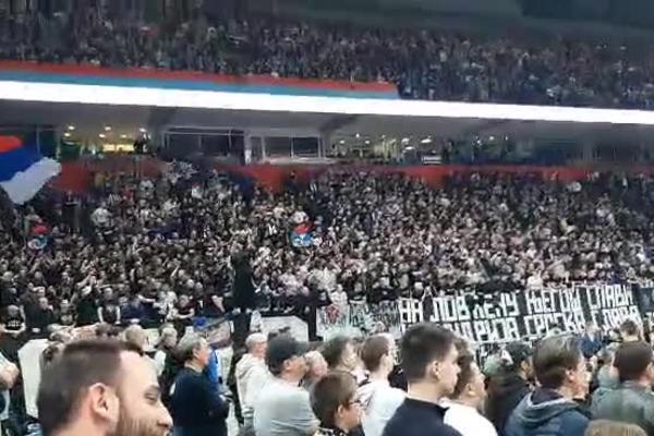 MILO ĐUKANOVIĆ NA METI GROBARA U ARENI: Navijači Partizana žestoko udarili na najmoćnijeg čoveka Crne Gore!