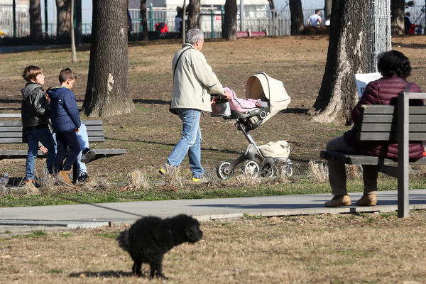 SUVO I TOPLIJE NA NIKOLJDAN! U Beogradu maksimalna temperatura 7 stepeni, na planinama moguć SNEG