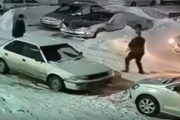 SNIMLJEN RUSKI TERMINATOR: Zapucao je KALAŠNJIKOVIM na njega, ali ovo NIJE OČEKIVAO (VIDEO)