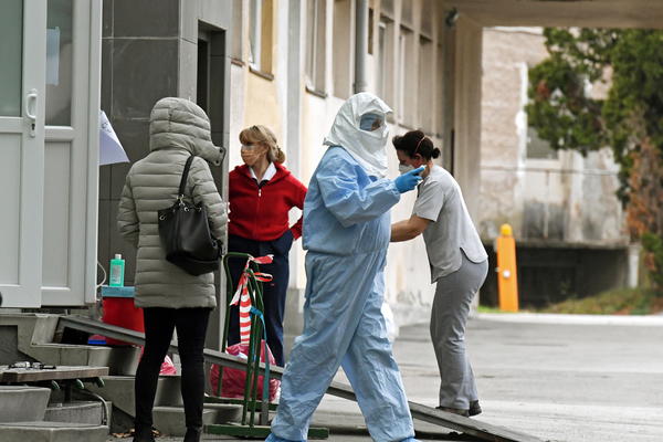 HRONIČNI BOLESNICI I STARIJI OD 65 GODINA U VELIKOM PROBLEMU ZBOG NEDOSTATKA VAKCINA: Na red dolaze ZA MESEC DANA?