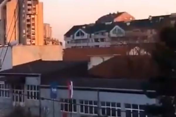 PEVAJTE BRE, GO*NA ČAČANSKA! Lik zapevao dva narodnjačka hita, pa BRUTALNO NASTAVIO DA VREĐA SUSEDE (VIDEO)