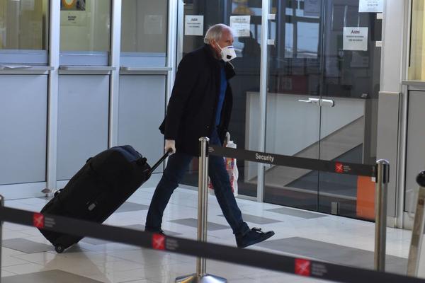 SA MASKOM NA LICU: Željko Obradović stigao u Beograd - čeka ga karantin! (FOTO)