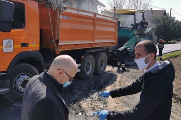 VUČEVIĆ PONOSAN: U borbi protiv nevidljivog neprijatelja svakodnevno su medicinski tehničari i vozači Hitne pomoći!