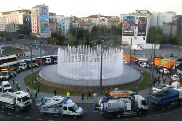 ŠTA SE OVO DOGAĐA NA SLAVIJI? Policijski je čas, a sve prepuno, isplivao šok snimak! (VIDEO)