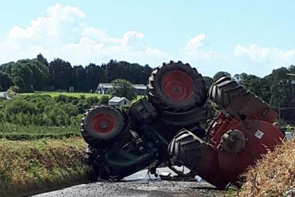 TEŠKA SAOBRAĆAJNA NESREĆA KOD IVANJICE: Traktor se od siline udarca prevrnuo