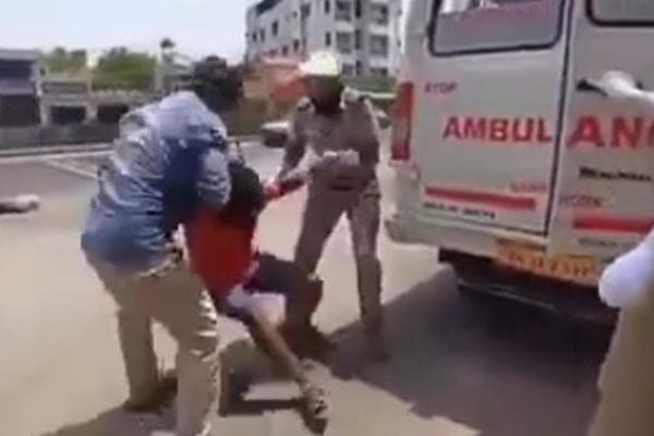 ŠOK VIDEO! Prekršili policijski čas, a onda su ih policajci ubacili MEĐU ZARAŽENE! Gledajte na svoju odgovornost