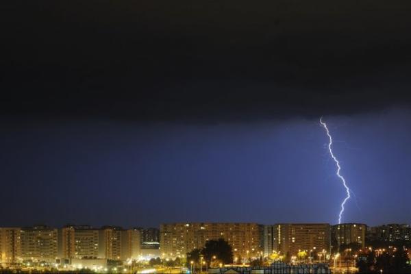 Danas obrt, sručiće se nebo na Srbiju: Uskoro nam stiže oluja sa obilnom kišom i jakim vetrom, oglasio se RHMZ