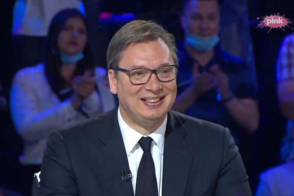 VUČIĆ DOČEKAN UZ OVACIJE, UŽIVO SE OBRATIO SRBIJI: Žestoko ću se boriti za Kosovo, na Vidovdan će se saznati ovo!