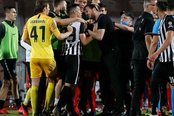 HAOS POSLE MEČA VOJVODINA - PARTIZAN: Izbila opšta tuča, žestok okršaj Lalatovića i Lole Smiljanića!