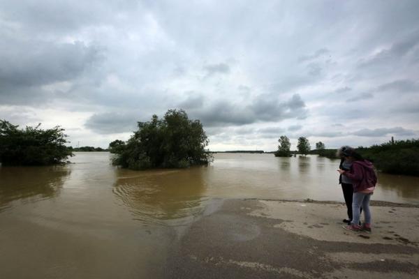 SRBIJA JE POTOPLJENA: Vanredno u sedam opština, najkritičnije u Ljuboviji i Guči