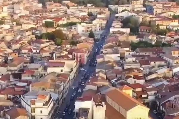 U OVOM GRADIĆU KUĆE SE PRODAJU ZA JEDAN EVRO: A u njemu nije zabeležena KORONA