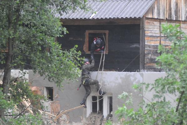 NESTAO JE SRPSKI BRAČNI PAR! Bujica ih je zarobila, policija došla do njih, ALI IH SAD NEMA!