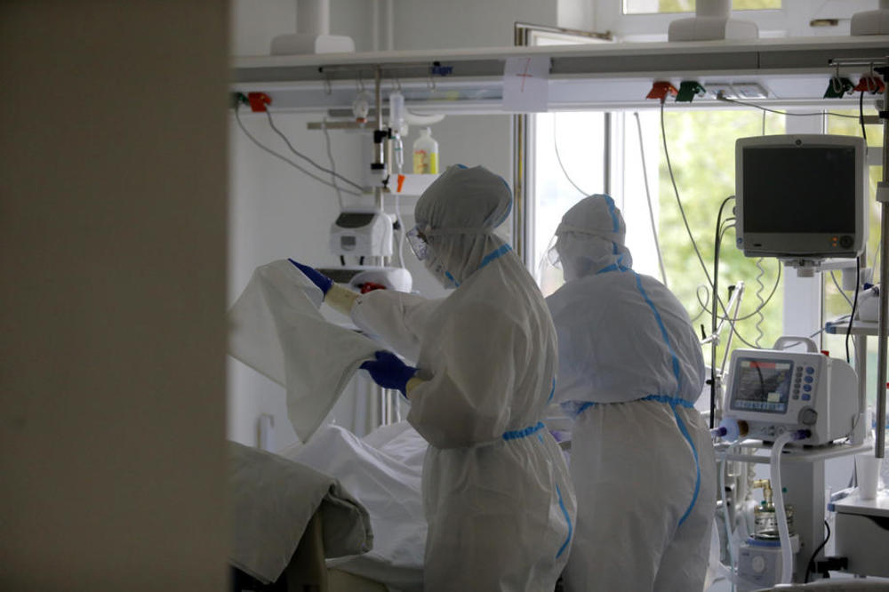 U CRNOJ GORI ALARMANTNO: Još 301 novi slučaj korona virusa, sve veći broj preminulih osoba