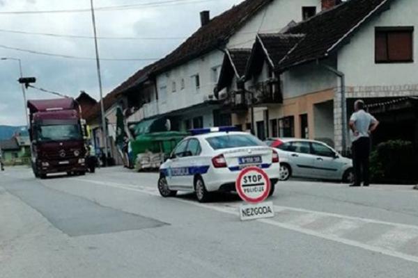 OVDE JE DEČAKA (7) UDARIO KAMION! Dete su HITNO morali da pošalju za Beograd, policija je još na licu mesta