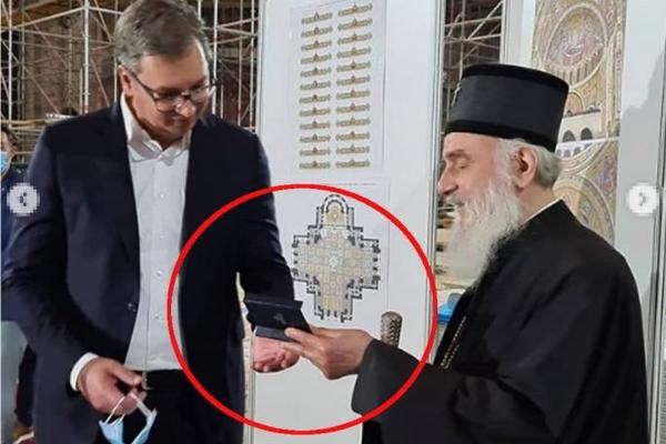 IRINEJ MI JE REKAO DA BIH MOGAO ČEŠĆE U CRKVU DA DOLAZIM: Patrijarh uručio Vučiću POKLON! (FOTO)