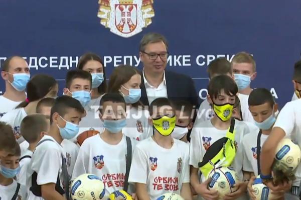 VUČIĆ UGOSTIO SPORTISTE ZA KOSOVA: Pozdraviće vas i Putin lično, a vi mu recite kakve probleme imate na KiM!