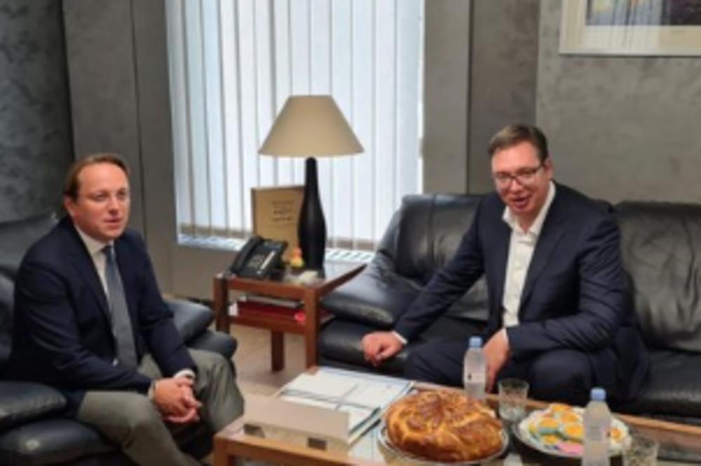 VUČIĆ SE SASTAO SA EVROPSKIM KOMESAROM ZA PROŠIRENJE: Sad se čeka da se oni obrate!