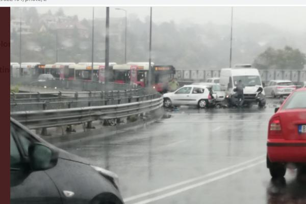 FOTO SA LICA MESTA! Sudar na mostu na Adi napravio opšti HAOS, vozila zgužvana, saobraćaj paralisan (FOTO)