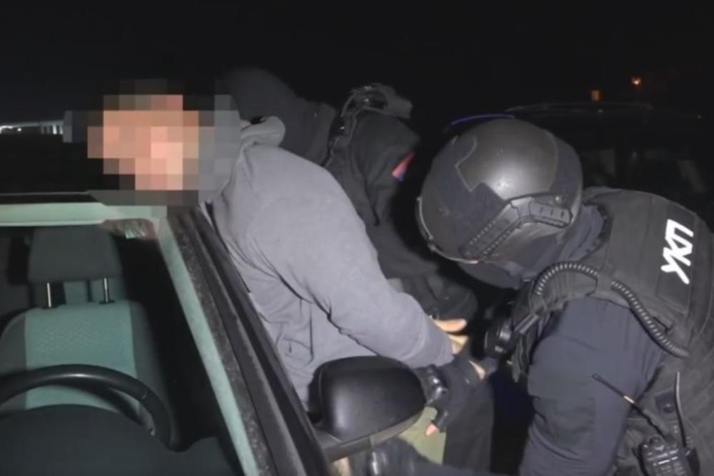UHAPŠEN DILER (21) U NOVOM PAZARU: Policija mu pretresla džip i pronašla 4 kesice kokaina