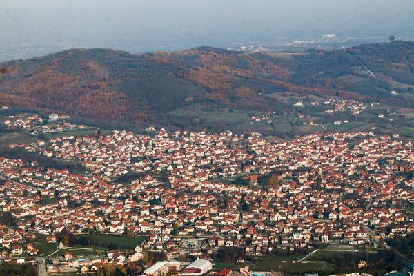 HOROR U ARANĐELOVCU: Starac (80) GOLIM RUKAMA ubio suprugu (80)!