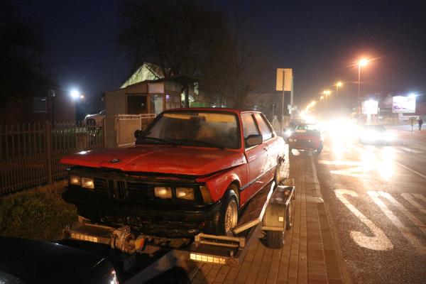 VOZAČ GOLFA UDARIO ŽENU I DETE U ČAČKU: Pokušao da pobegne pa izazvao direktan sudar (FOTO)