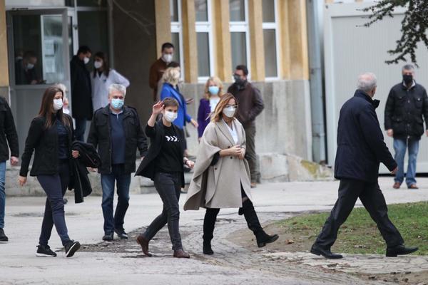 ANA BRNABIĆ JE PRE PRIMANJA VAKCINE MORALA DA URADI DVE STVARI: Ovo čeka i sve nas (VIDEO)