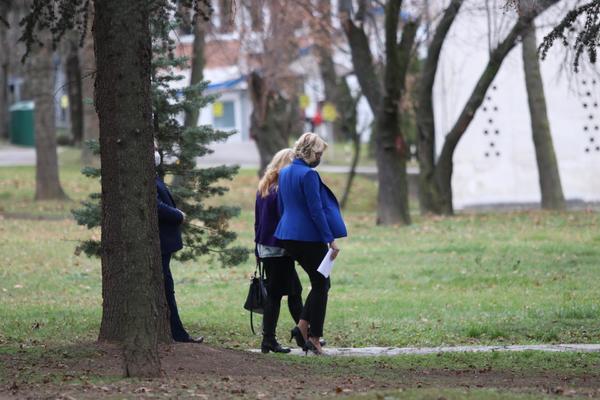 DARIJA JE NA VAKCINACIJU DOŠLA U PLAVOM SAKOU: Zna se tačno šta to znači, JAKA JOJ JE PORUKA