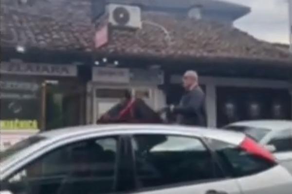 ČOVEK IZ NOVOG PAZARA MRTAV 'LADAN JAHAO KONJA U CENTRU GRADA! Imao je dobar razlog za to (VIDEO)