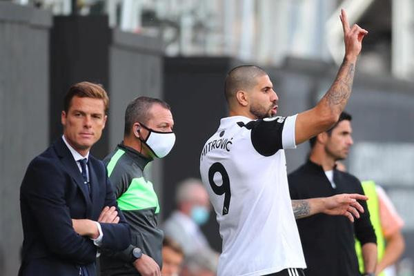 PARKERA SKUPO KOŠTAO PORAZ OD 9:0: Trener koji je Mitrovića držao na klupi, dobio otkaz u Bornmutu!