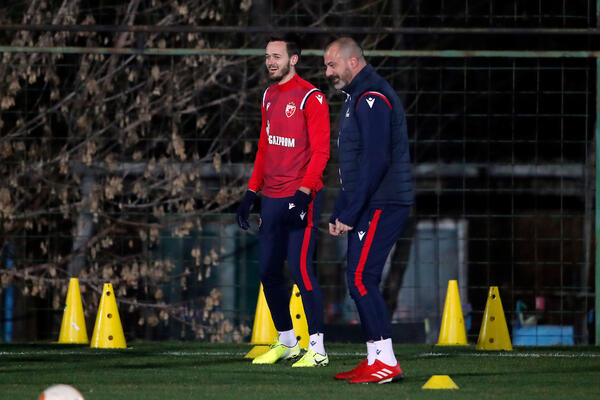 ZVEZDIN TRENING PRED MILAN: Stanković se i sam zagrevao, Terzić i Mrklea nadgledali! (FOTO)