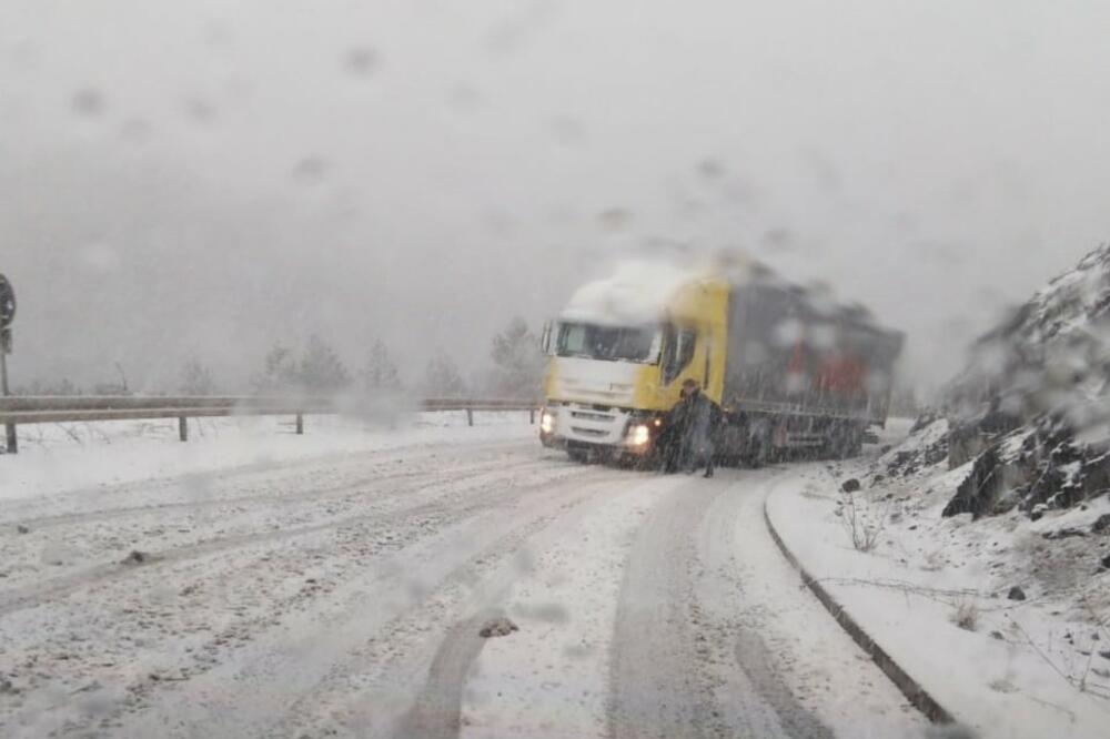 OD SUTRA NA SNAZI ŽUTI METEOALARM: Spremite se na olujni vetar, a evo kada možemo da se nadamo porastu temperature