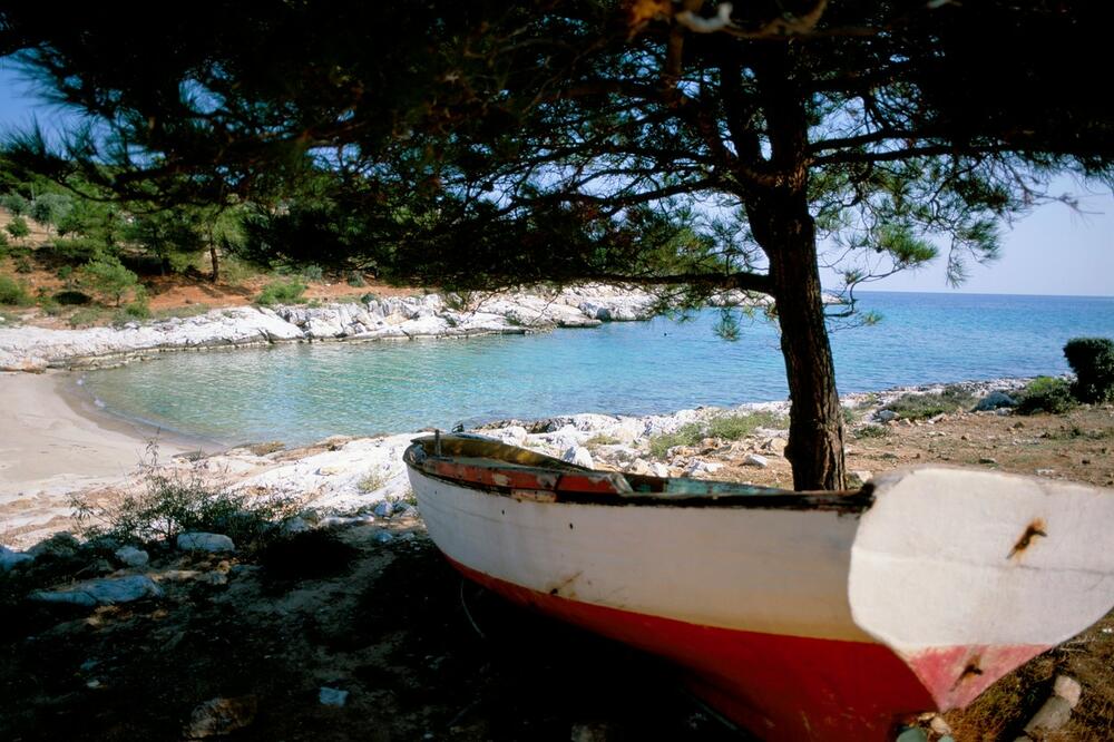 PAR IZ JAGODINE SA DVE ĆERKE NESTAO U GRČKOJ! Od nedelje im se gubi SVAKI TRAG!