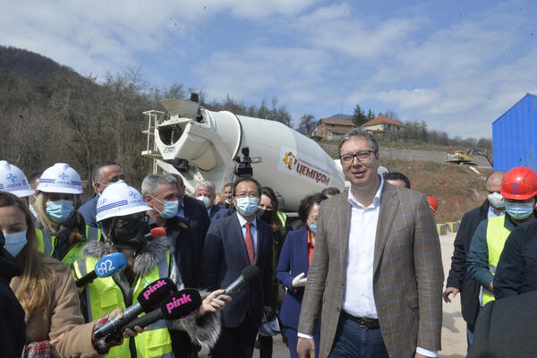 VELIKE PROJEKTE I PUTEVE SU LJUDI 70 GODINA SAMO ZAMIŠLJALI: Predsednik pohvalio prijatelje iz Kine!