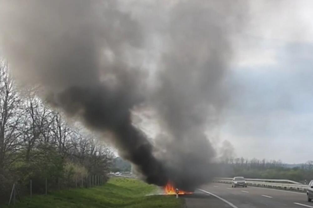 ŠTA JE OVO DANAS U SRBIJI? Još jedan automobil se zapalio, I TO U TOKU VOŽNJE