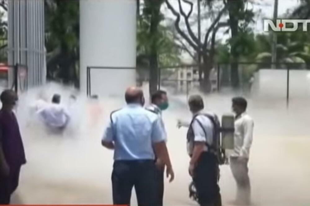 STRAVIČNO! ZBOG CURENJA KISEONIKA UMRLO NAJMANJE 22 PACIJENTA: Nesreća u kovid bolnici u Indiji (VIDEO)